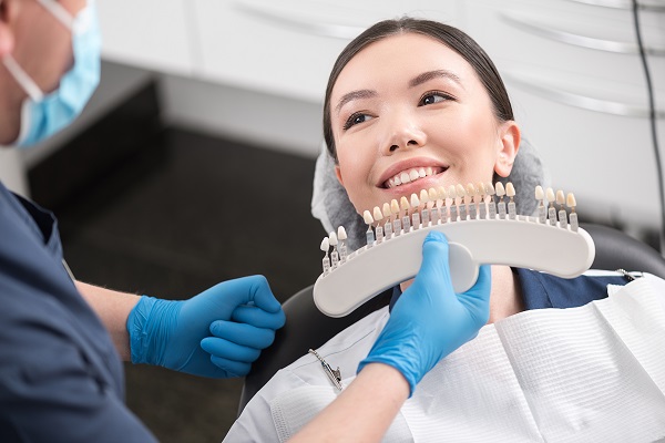 Benefits Of Dental Veneers Versus Crowns